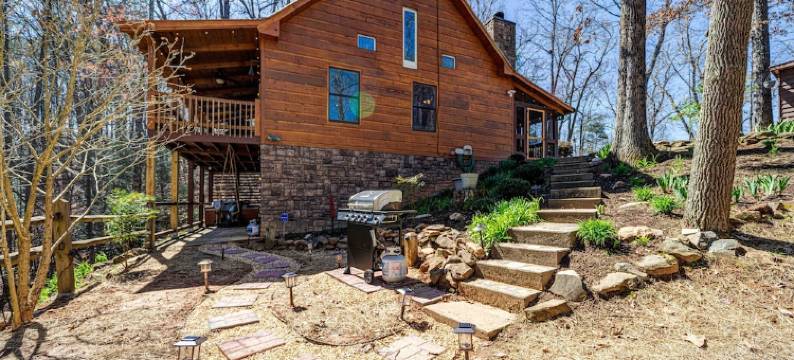 蓝岭山脉宁静小屋-带门禁, WiFi, 热水浴缸, 火坑, 游戏室(Peaceful Blue Ridge Mtn Cabin-Gated, WiFi, Hot Tub, Fire Pit, Game Room)图片