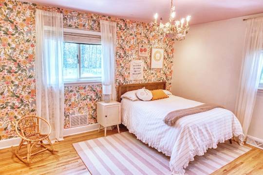 Luxurious, comfortable pool home in Buffalo, minutes from Niagara Falls