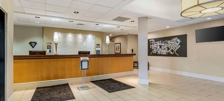因塔内与高地俱乐部贝斯特韦斯特优质酒店(Best Western Plus InnTowner Madison)图片
