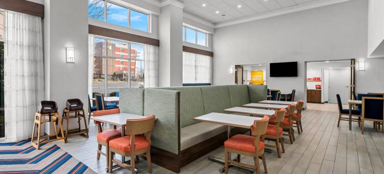 夏洛特机场欢朋套房酒店(Hampton Inn & Suites Charlotte-Airport)图片