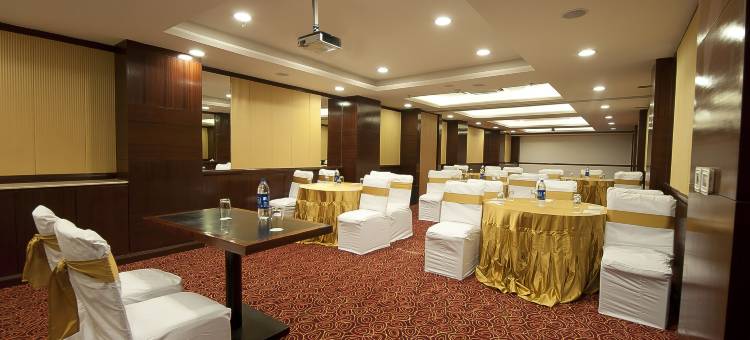 金色广场酒店(The Golden Plaza Hotel)图片