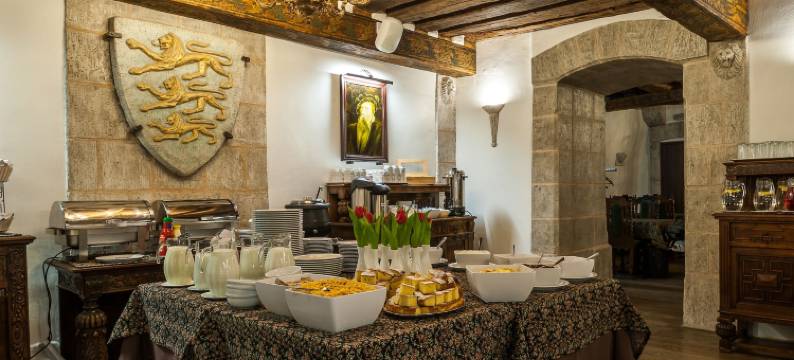 三冠公寓(Three Crowns Residents)图片