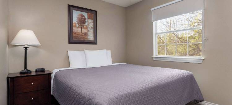 德克萨斯三河鹰巢酒店 - 温德姆旅屋(Eagle's Den Three Rivers Texas a Travelodge by Wyndham)图片