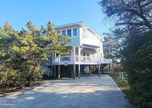 Canalfront Oasis with Stunning Views and Spacious Kitchen - Elegant Retreat