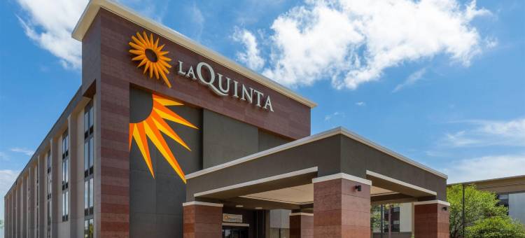 休斯顿斯塔福德舒格兰拉昆塔温德姆套房酒店(La Quinta Inn & Suites by Wyndham Houston Stafford Sugarland)图片