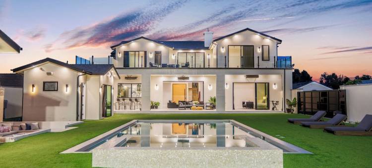 卡利法别墅 - 度假村风格生活，带私人泳池、水疗和剧院(Villa Califa - Resort-style Living w/ Private Pool, Spa & Theater)图片