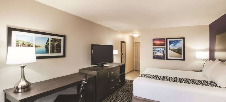 沃克德纳姆斯普林斯拉昆塔温德姆套房酒店(La Quinta Inn & Suites by Wyndham Walker - Denham Springs)图片