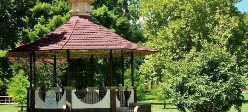 公园上的查尔斯沃思(Charlesworth on the Park)图片