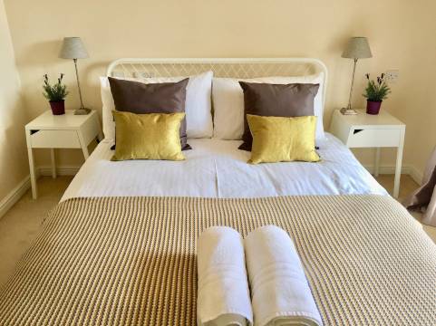 城市景观公寓酒店 - 附阳台与专人看守停车位(City Pad with Balcony and Secure Parking)