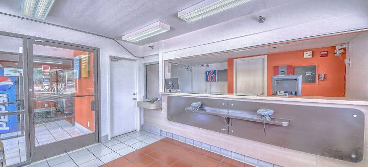 德克萨斯圣安东尼奥 - 六旗德克萨斯庆典游乐园 6 号汽车旅馆(Motel 6 San Antonio, TX Six Flags Fiesta TX/La Cantera Area)图片