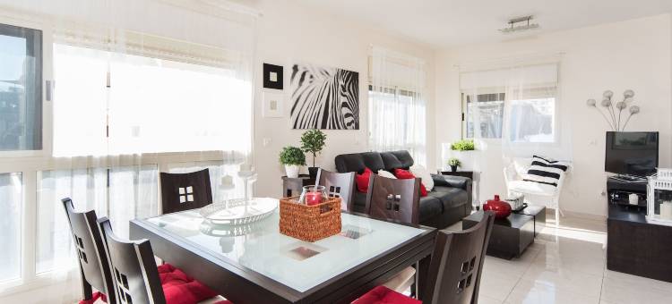 距离海滩3分钟的宽敞复式公寓带露台(Spacious Duplex with Terrace 3-Min from the Beach)图片