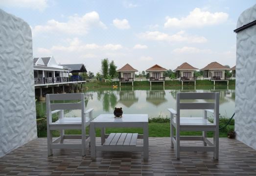 Lemon Resort Hotel Overview