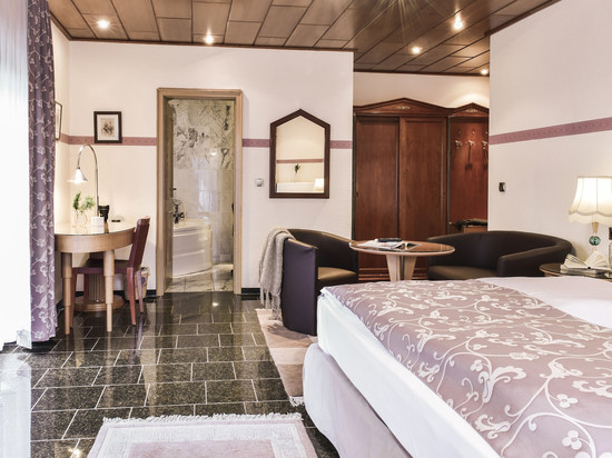 巴尔巴罗萨霍夫餐厅酒店