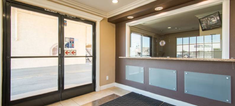 工业套房旅馆(Industry Inn & Suites)图片