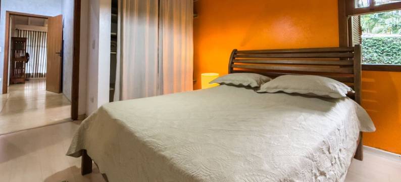 私人泳池与自然环境的别墅 – 格兰哈维亚纳，圣保罗(Casa na Granja Viana em Frente à Reserva Ambiental)图片