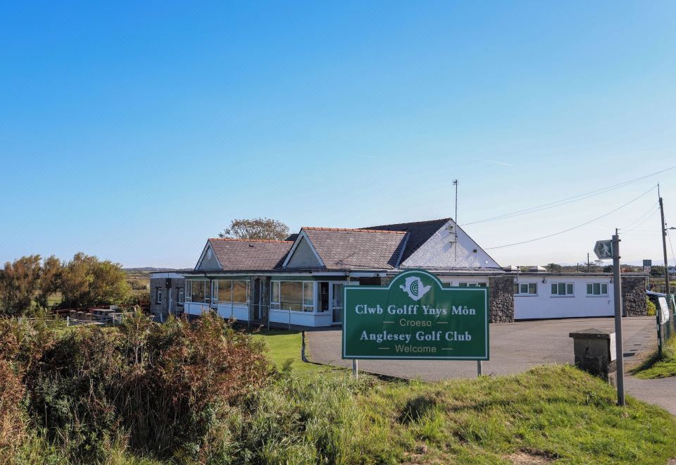 Tides Reach Hotel Overview