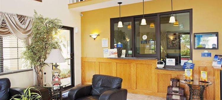 休斯顿荷比机场戴斯套房酒店(Days Inn & Suites by Wyndham Houston Hobby Airport)图片