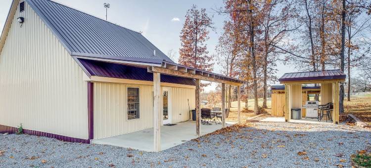 宁静的罗素泉家 w/ 火坑 & 池塘！(Peaceful Russell Springs Home w/ Fire Pit & Pond!)图片