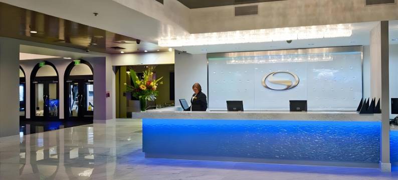 里诺市中心万丽水疗酒店(Renaissance Reno Downtown Hotel & Spa)图片