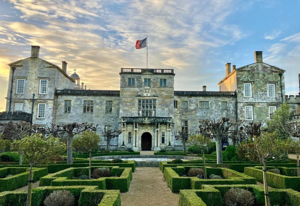 Holiday Inn SALISBURY - STONEHENGE by IHG Over view