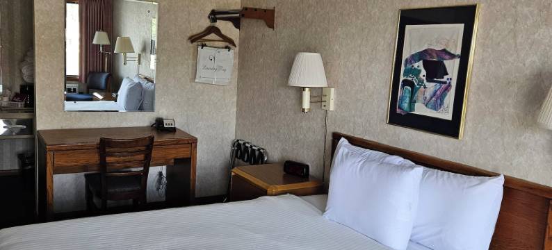 麦基诺城骑士酒店(Knights Inn Mackinaw City)图片