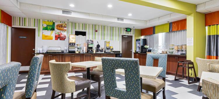 普拉特维尔I-65凯艺酒店(Quality Inn Prattville I-65)图片