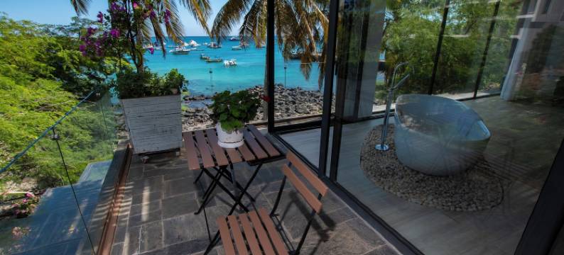 金湾加拉帕戈斯(Golden Bay Galapagos)图片