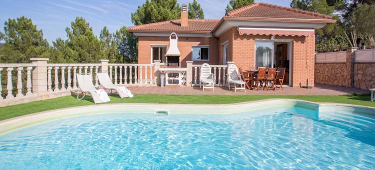 Serene Villa with Pool and Outdoor Dining图片