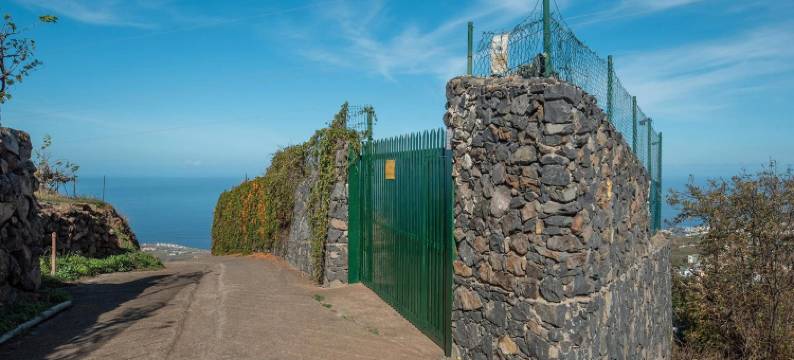 Holiday Home in Tenerife with Private Garden图片