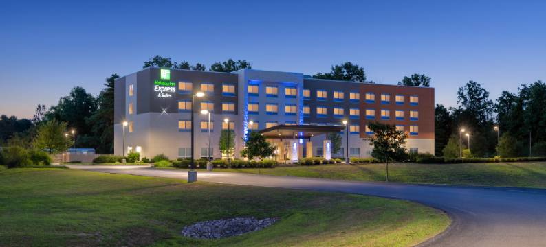 智选假日酒店-昆斯伯里/乔治湖区(Holiday Inn Express & Suites QUEENSBURY - LAKE GEORGE AREA by IHG)图片