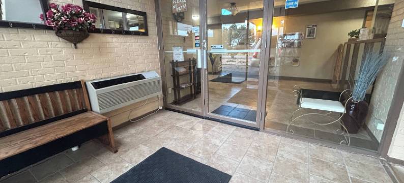 首都O品牌斯科茨布拉夫烛光民宿(Candlelight Inn by Capital O Scottsbluff)图片