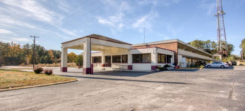 OYO旅行者旅馆，坦普尔顿弗吉尼亚(Travelers Inn by OYO, Templeton VA)图片