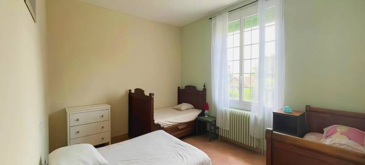 Villa in St Denis with Pool & Pyrenees View图片