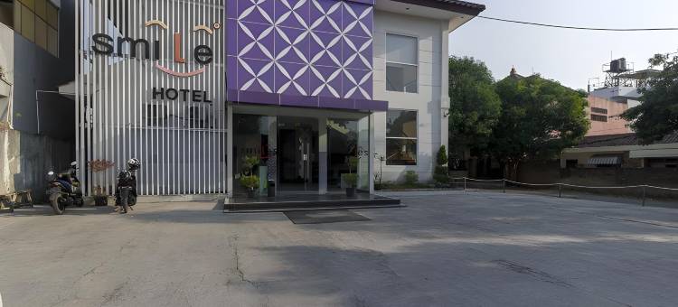 果阿桑亚拉吉红多兹酒店(RedDoorz Near Goa Sunyaragi)图片
