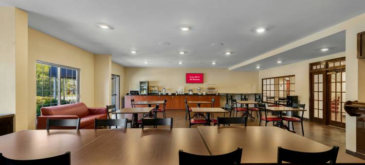 奥尔巴尼红顶套房酒店(Red Roof Inn & Suites Albany, GA)图片