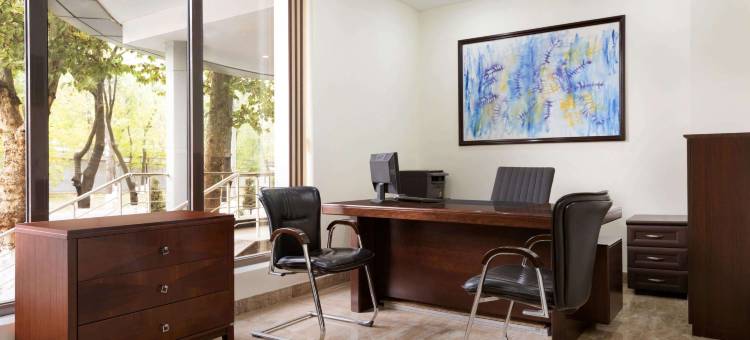 塔什干温德姆华美达酒店(Ramada by Wyndham Tashkent)图片