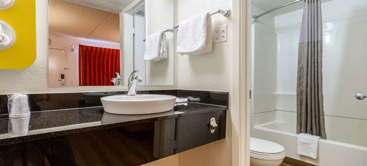 亚利桑那坦佩 - 凤凰城机场 - 牧师大道 6 号汽车旅馆(Tempe, AZ – Phoenix Airport – Priest Dr)图片