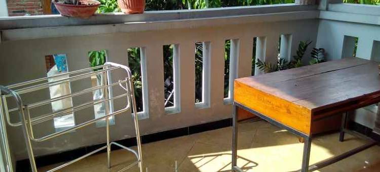 西阿里亚蜂蜜宾馆的舒适房间(Comfy Room at Honey Guesthouse Syariah)图片