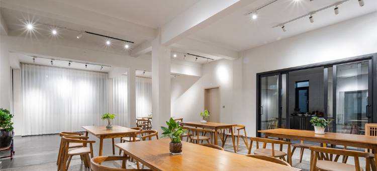 谭小白白度假别墅(罗董线分店)图片