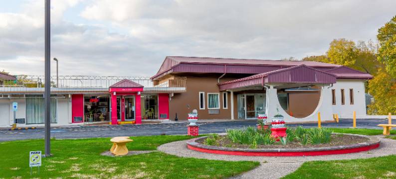 OYO伊利诺伊莫林市区I-74北酒店(Americas Best Value Inn Moline)图片