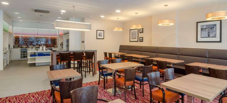 法兰克福市中心希尔顿欢朋酒店(Hampton by Hilton Frankfurt City Centre Messe)图片