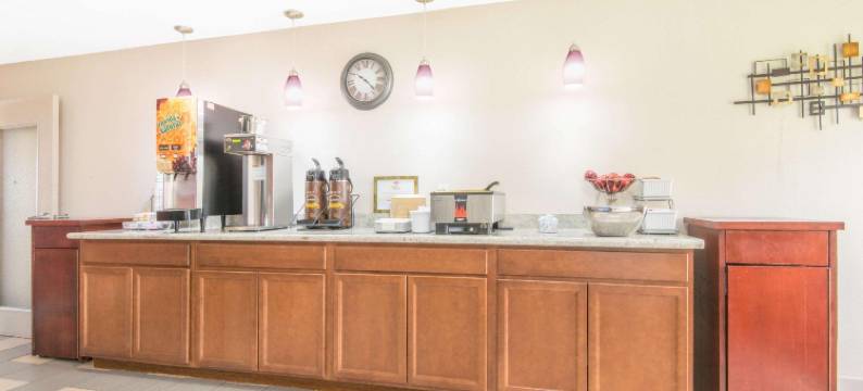 威奇托市南温德姆速8酒店(Super 8 by Wyndham Wichita South)图片