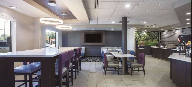 杰克逊机场拉昆塔温德姆套房酒店(La Quinta Inn & Suites by Wyndham Jackson Airport)图片