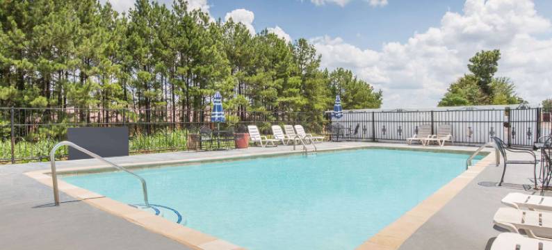 马歇尔温德姆戴斯套房酒店(Days Inn & Suites by Wyndham Marshall)图片