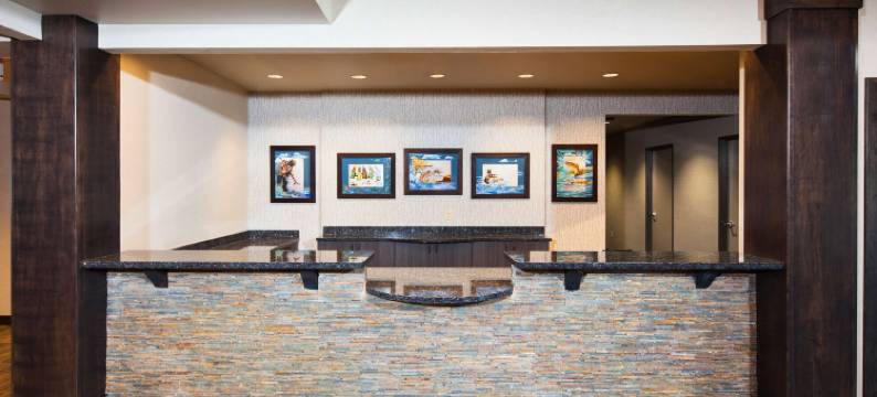 鲍尔森里奇沃特红狮套房酒店(Red Lion Ridgewater Inn & Suites Polson)图片