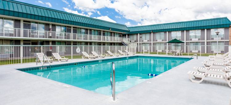 迪卡尔布红顶套房酒店(Red Roof Inn & Suites DeKalb)图片