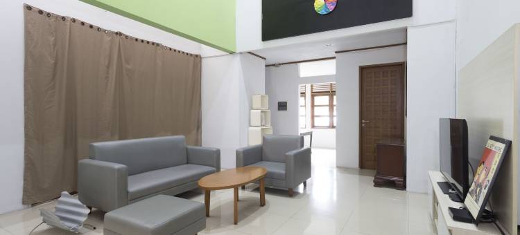 红多兹Plus酒店-近斯兰达克广场2(RedDoorz Plus near Cilandak Town Square 2)图片