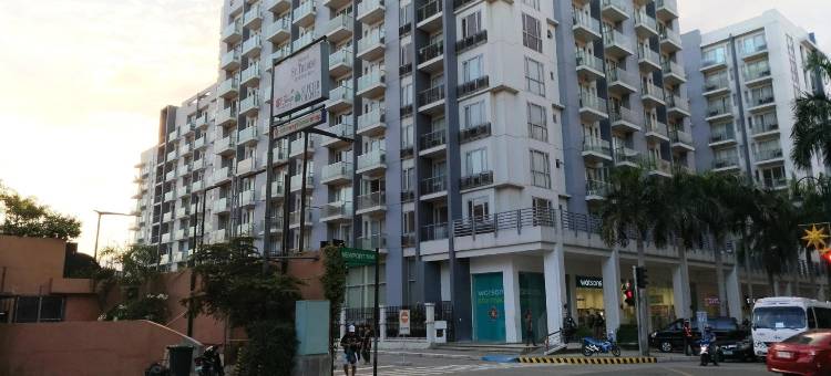 One Palm  Tree Classy Condotel  Across Naia 3图片