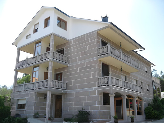 康斯达加尔达酒店及公寓