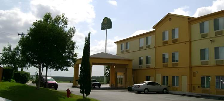 I-10东舒适酒店-近AT&T中心(Comfort Inn Near Frost Bank Center)图片